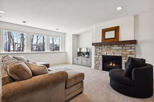 1886 Della Drive, Chanhassen, MN 55317