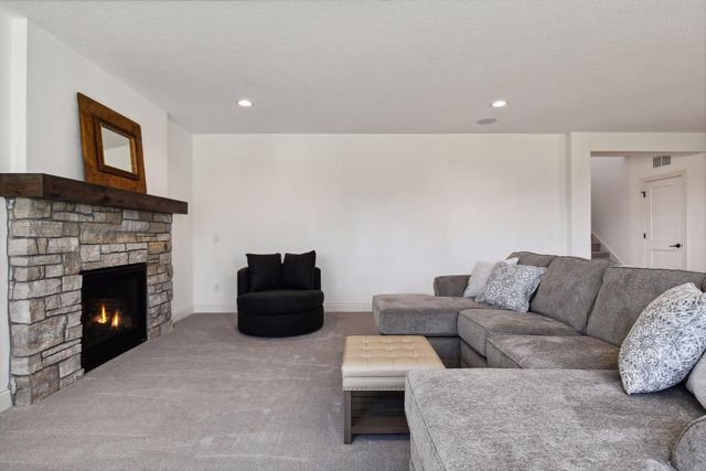 1886 Della Drive, Chanhassen, MN 55317