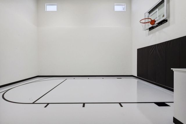 1886 Della Drive, Chanhassen, MN 55317