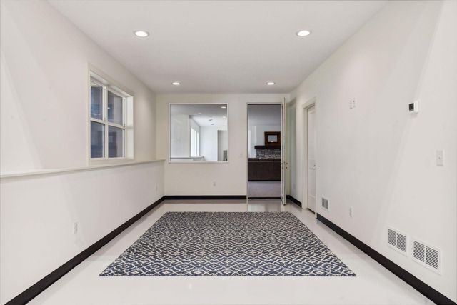 1886 Della Drive, Chanhassen, MN 55317