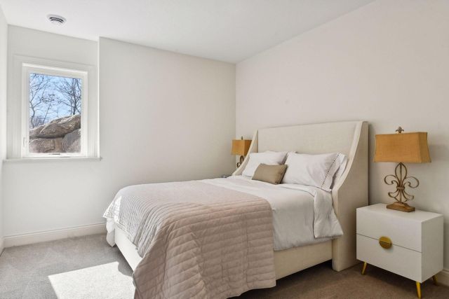 1886 Della Drive, Chanhassen, MN 55317