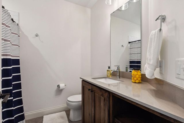 1886 Della Drive, Chanhassen, MN 55317