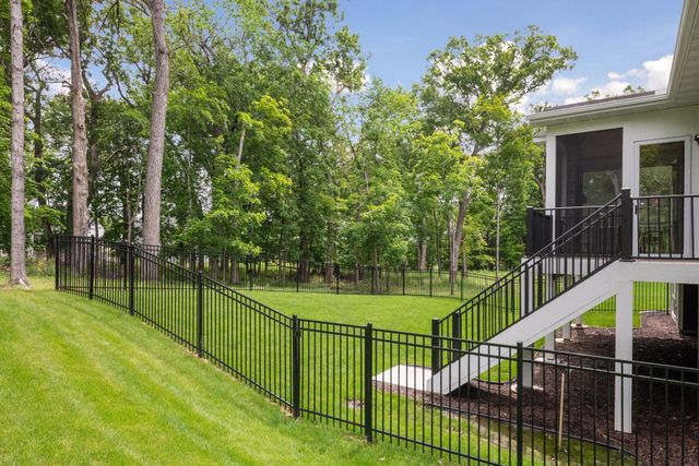 1886 Della Drive, Chanhassen, MN 55317