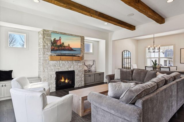 1886 Della Drive, Chanhassen, MN 55317