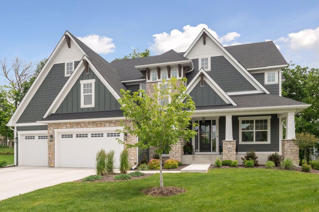 1886 Della Drive, Chanhassen, MN 55317