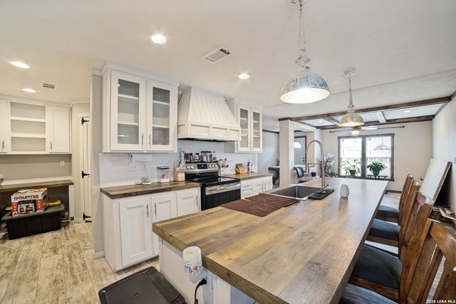 20353 Senior Rd, Von Ormy, TX 78073