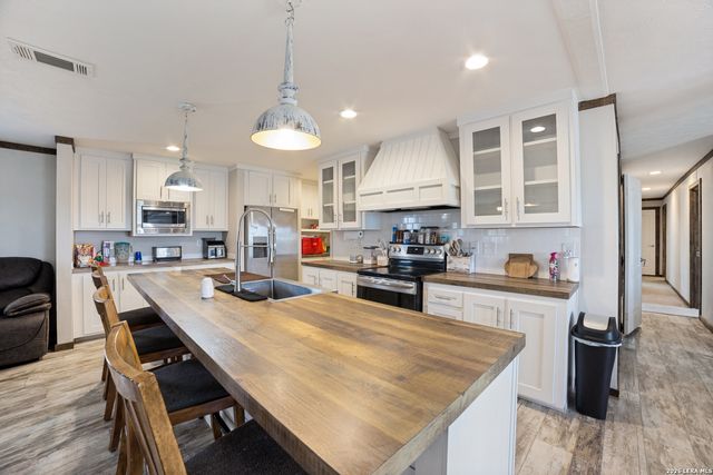 20353 Senior Rd, Von Ormy, TX 78073