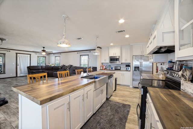 20353 Senior Rd, Von Ormy, TX 78073