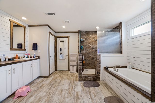20353 Senior Rd, Von Ormy, TX 78073