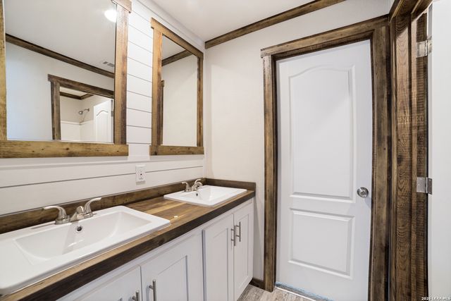 20353 Senior Rd, Von Ormy, TX 78073