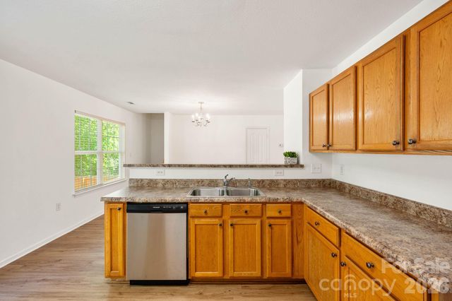 1429 River Run Road, Lowell, NC 28098