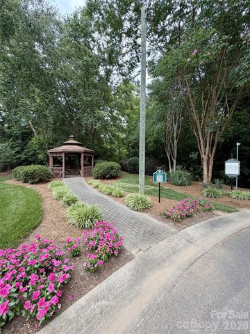 1429 River Run Road, Lowell, NC 28098