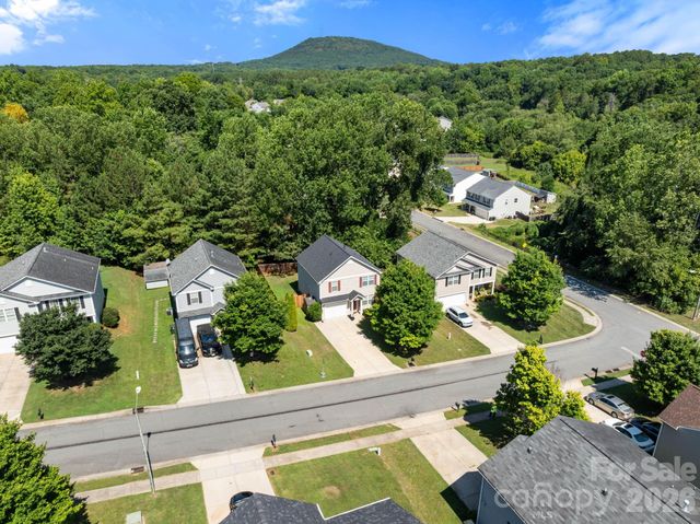 1429 River Run Road, Lowell, NC 28098