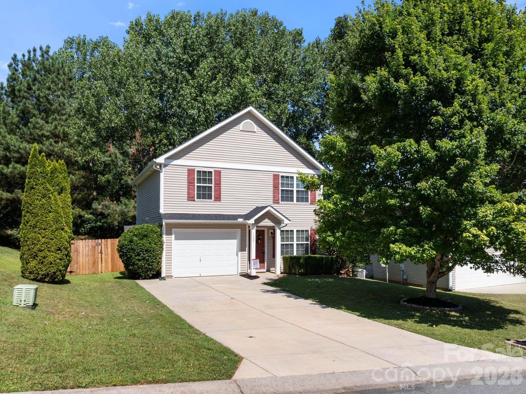 1429 River Run Road, Lowell, NC 28098