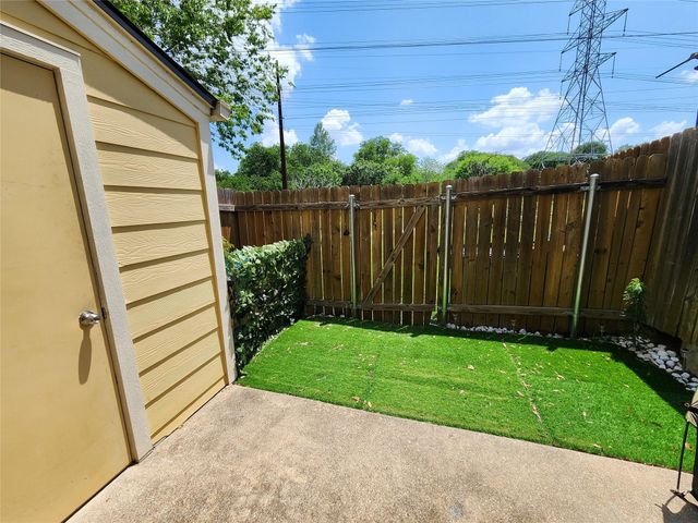 11901 Swearingen DR 4, Austin, TX 78758
