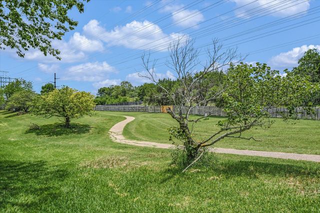 11901 Swearingen DR 4, Austin, TX 78758