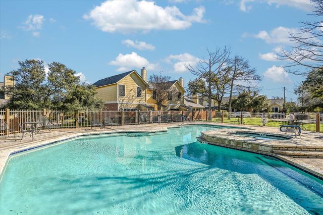 11901 Swearingen DR 4, Austin, TX 78758