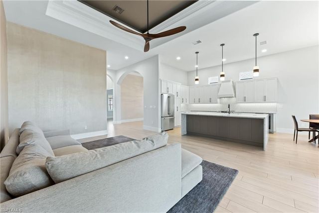 7884 Valencia CT, Naples, FL 34113