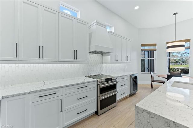 7884 Valencia CT, Naples, FL 34113