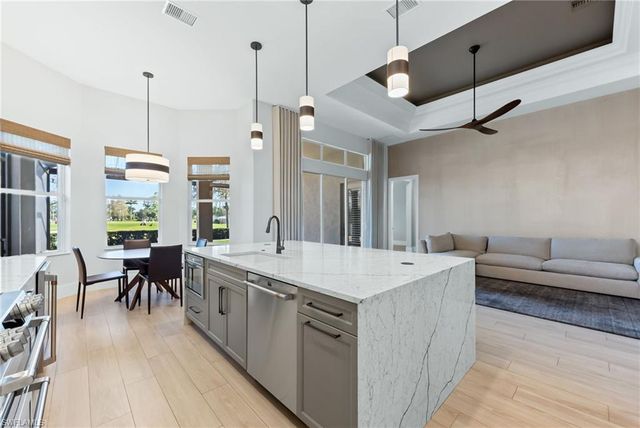 7884 Valencia CT, Naples, FL 34113