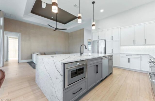 7884 Valencia CT, Naples, FL 34113