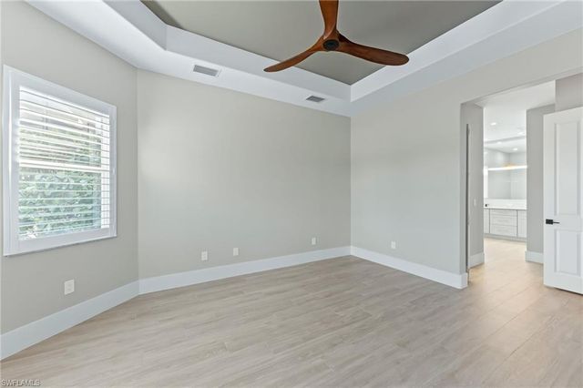 7884 Valencia CT, Naples, FL 34113