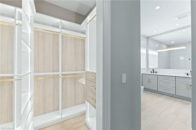 7884 Valencia CT, Naples, FL 34113