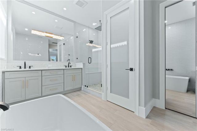 7884 Valencia CT, Naples, FL 34113