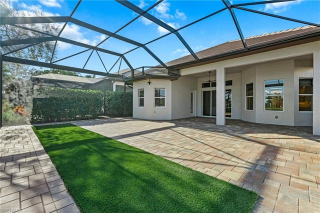 7884 Valencia CT, Naples, FL 34113