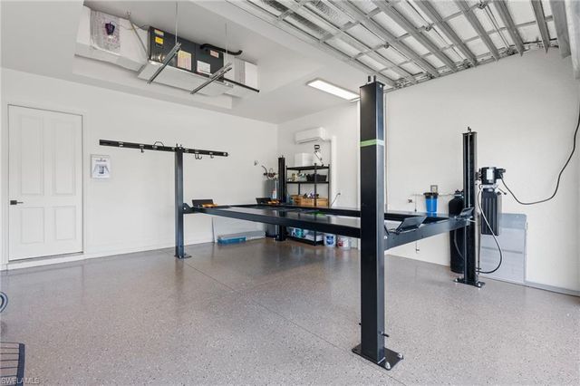 7884 Valencia CT, Naples, FL 34113