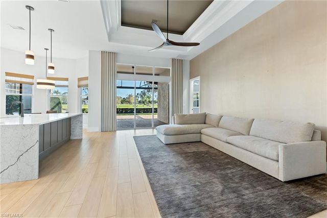 7884 Valencia CT, Naples, FL 34113