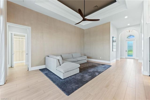 7884 Valencia CT, Naples, FL 34113