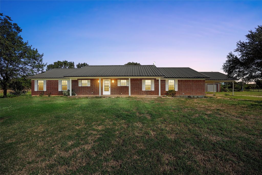 242 Mount Moriah Road, Riesel, TX 76682