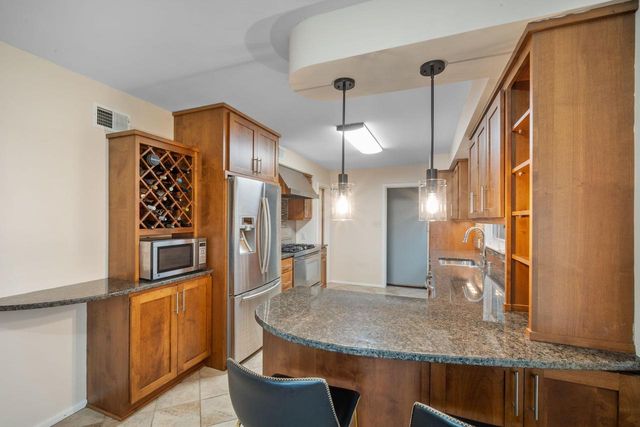947 N 75th STREET, Wauwatosa, WI 53213
