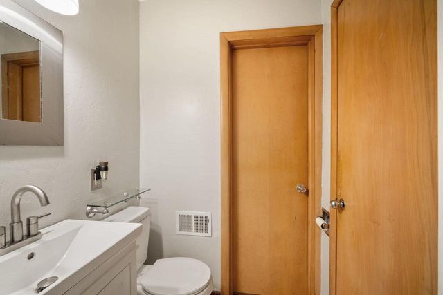 947 N 75th STREET, Wauwatosa, WI 53213