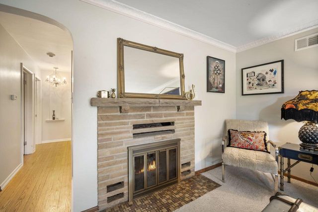 947 N 75th STREET, Wauwatosa, WI 53213