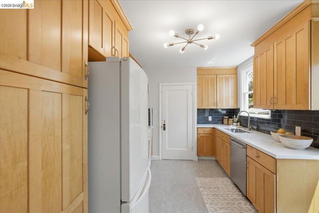 608 43Rd St, Richmond, CA 94805