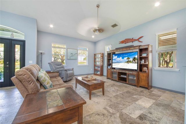 2424 BURNS AVENUE, Lake Wales, FL 33898