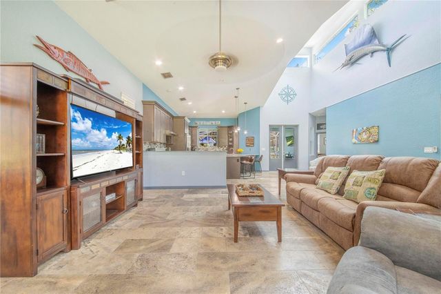 2424 BURNS AVENUE, Lake Wales, FL 33898