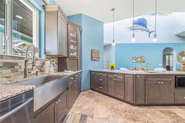 2424 BURNS AVENUE, Lake Wales, FL 33898
