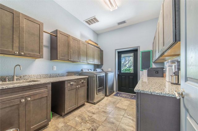 2424 BURNS AVENUE, Lake Wales, FL 33898