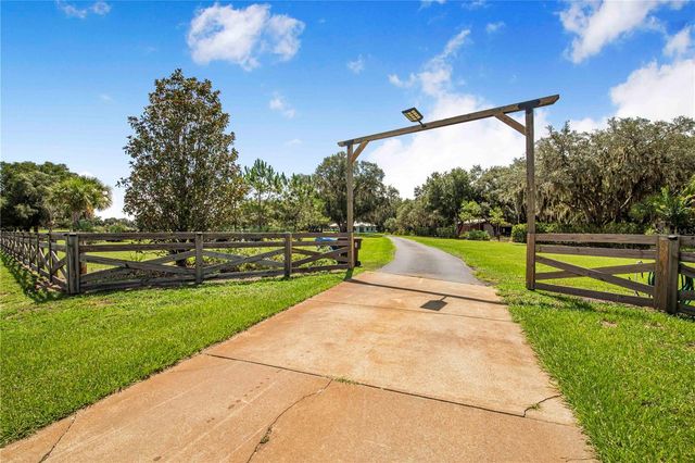 2424 BURNS AVENUE, Lake Wales, FL 33898