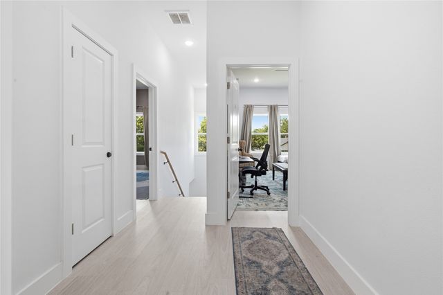 1469 Elmwood Avenue, Fort Worth, TX 76104