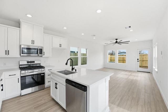 524 N 4th Street, La Porte, TX 77571