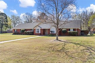2303 W 5th Street, Russellville, AR 72801