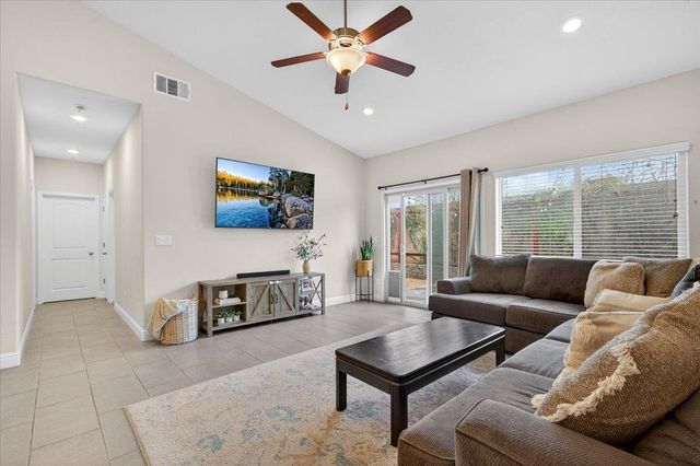 4161 Alamos Avenue, Clovis, CA 93619