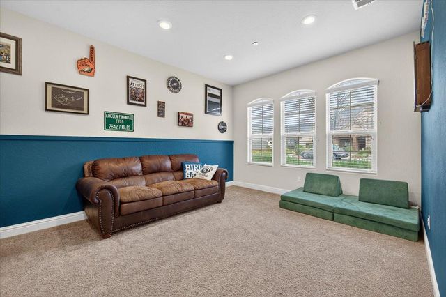 4161 Alamos Avenue, Clovis, CA 93619