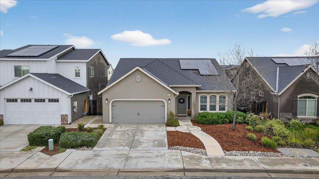 4161 Alamos Avenue, Clovis, CA 93619