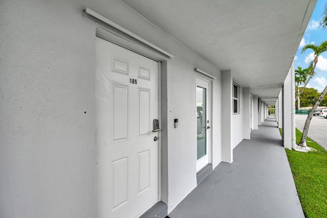 400 SE 10th Street 105, Deerfield Beach, FL 33441