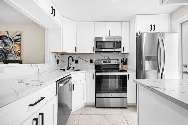 400 SE 10th Street 105, Deerfield Beach, FL 33441